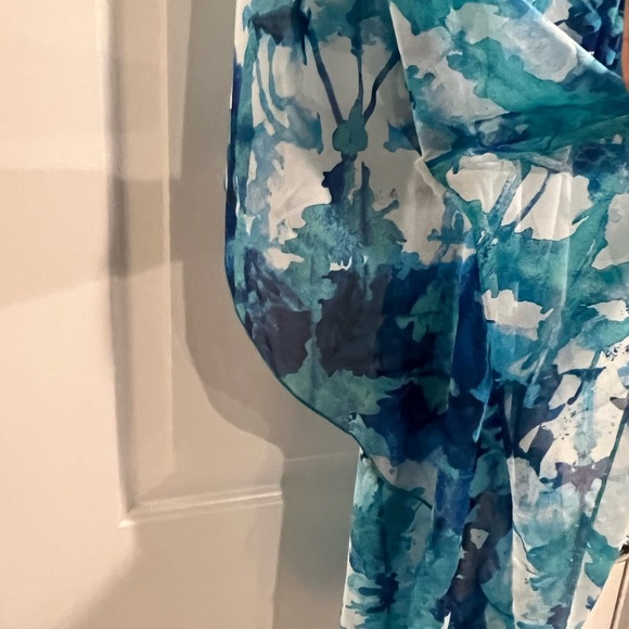 Laundry by Design Teal and Blue Floral Tunic - Picture 7 of 8